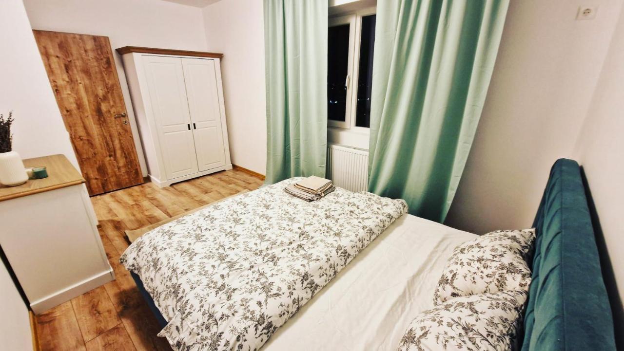 Lux & Confort - Apartament 3 Camere Bukarest Kültér fotó